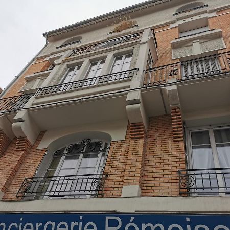 Ferienwohnung Chez La Reg'- Aux Pieds De La Cathedrale Reims Exterior foto