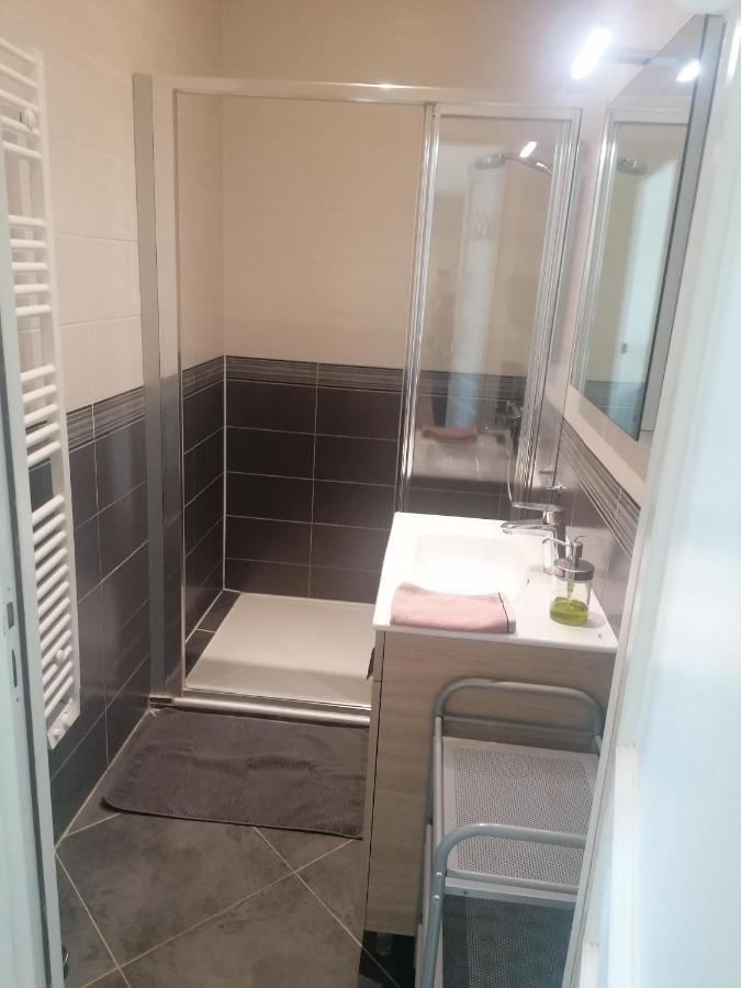Ferienwohnung Chez La Reg'- Aux Pieds De La Cathedrale Reims Exterior foto